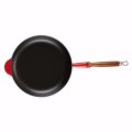 Patelnia z Drewnianą Rączką Żeliwo Le Creuset 28cm, wiśniowa