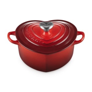 Brytfanna Le Creuset w Kształcie Serca z Uchwytem do Pokrywki Serce 20 cm / 1.9L wiśniowa