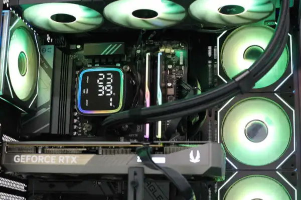 LUKE-GX1 komputer dla gracza Ryzen 7800X3DRTX 5070Ti 1TBDDR5 32GB