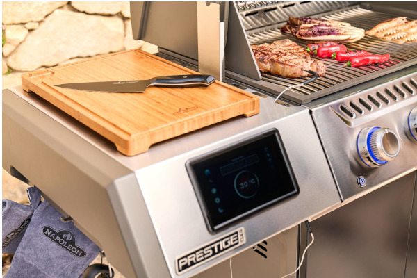 Grill gazowy Napoleon 2025 vs 2026 – porównanie modeli Freestyle, Rogue i Prestige. Co nowego?